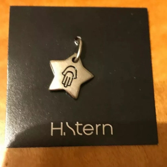 NEW H. STERN SILVER LUCKY PENDANT STAR 2-SIDED CHARM HAMSA & STARS - Picture 2 of 6